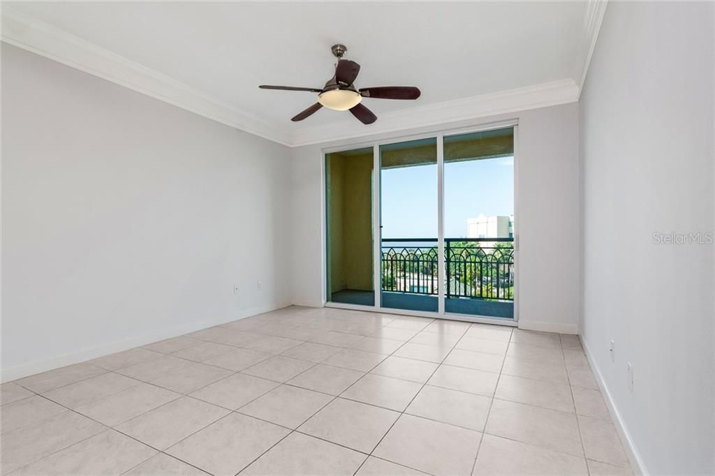 Recently Sold: $319,999 (1 beds, 1 baths, 697 Square Feet)