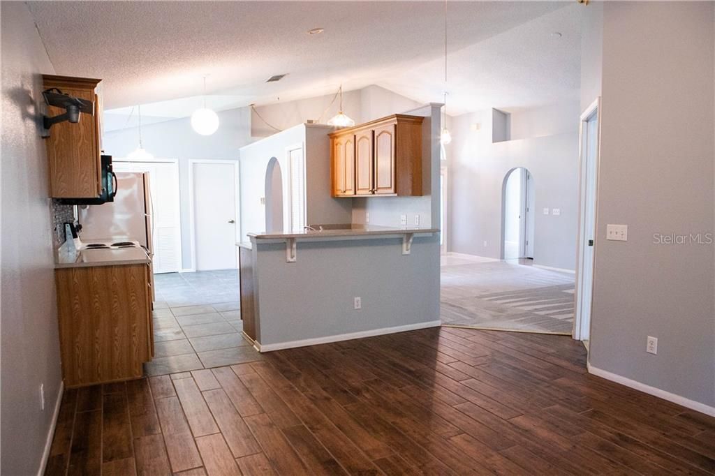 Recently Sold: $300,000 (3 beds, 2 baths, 1514 Square Feet)