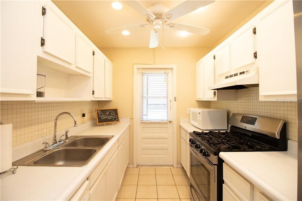 Recently Sold: $115,000 (2 beds, 2 baths, 915 Square Feet)