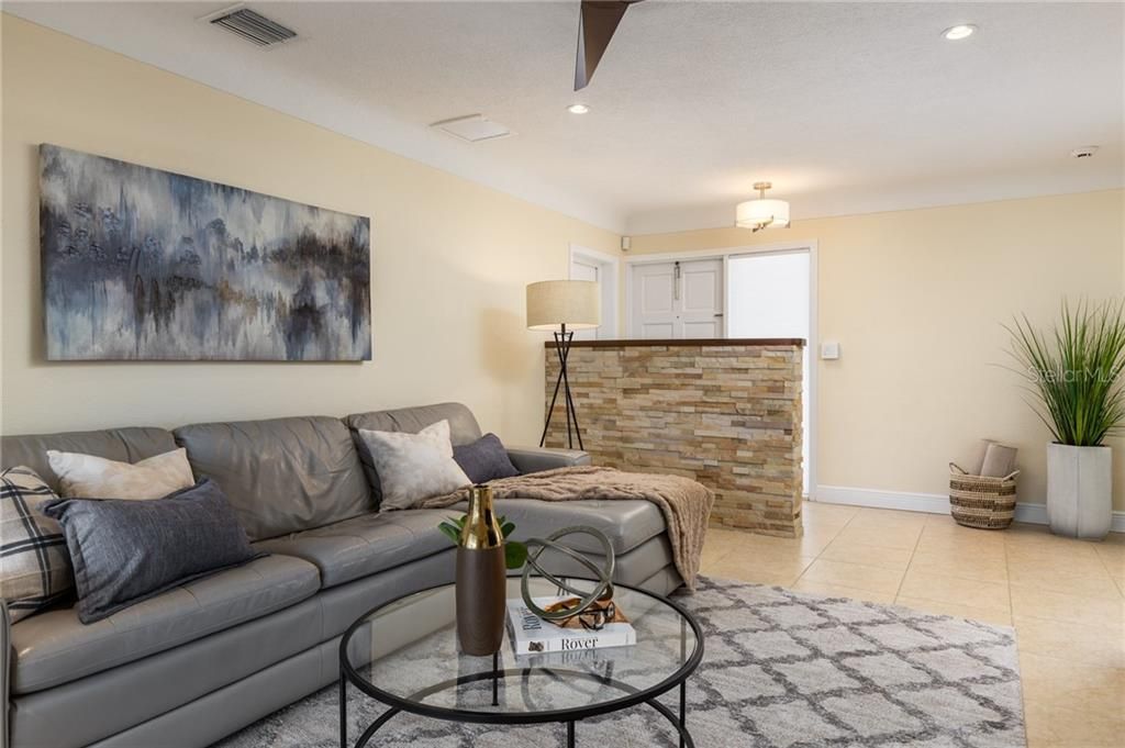 Recently Sold: $375,000 (2 beds, 2 baths, 1326 Square Feet)