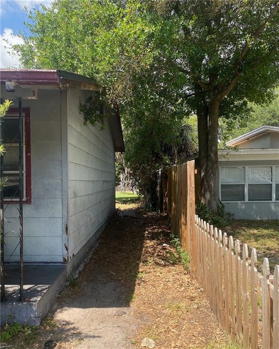 Recently Sold: $99,000 (2 beds, 1 baths, 864 Square Feet)