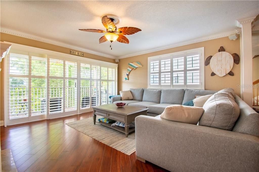 Recently Sold: $435,000 (3 beds, 4 baths, 2174 Square Feet)