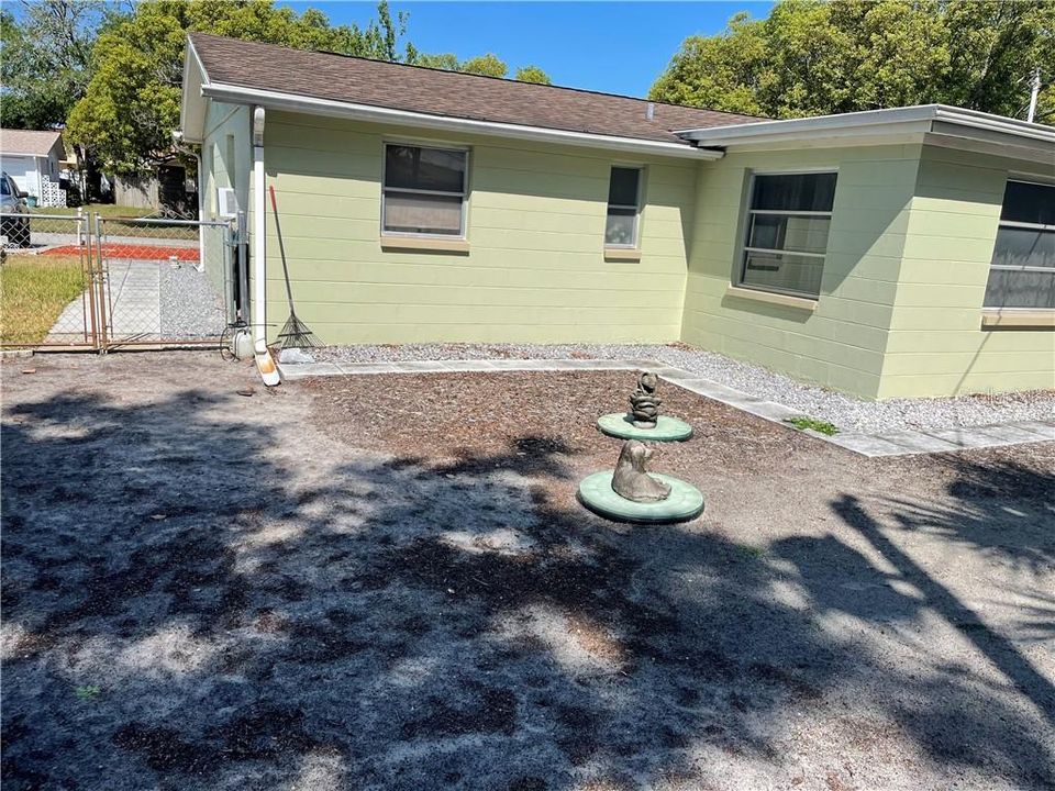 Recently Sold: $134,000 (2 beds, 1 baths, 973 Square Feet)