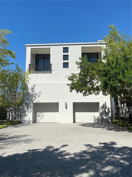 Recently Sold: $5,000,000 (3 beds, 3 baths, 6291 Square Feet)