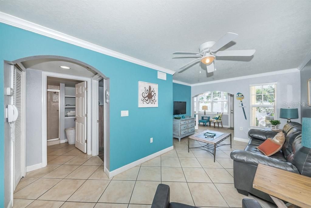 Recently Sold: $299,000 (1 beds, 1 baths, 735 Square Feet)