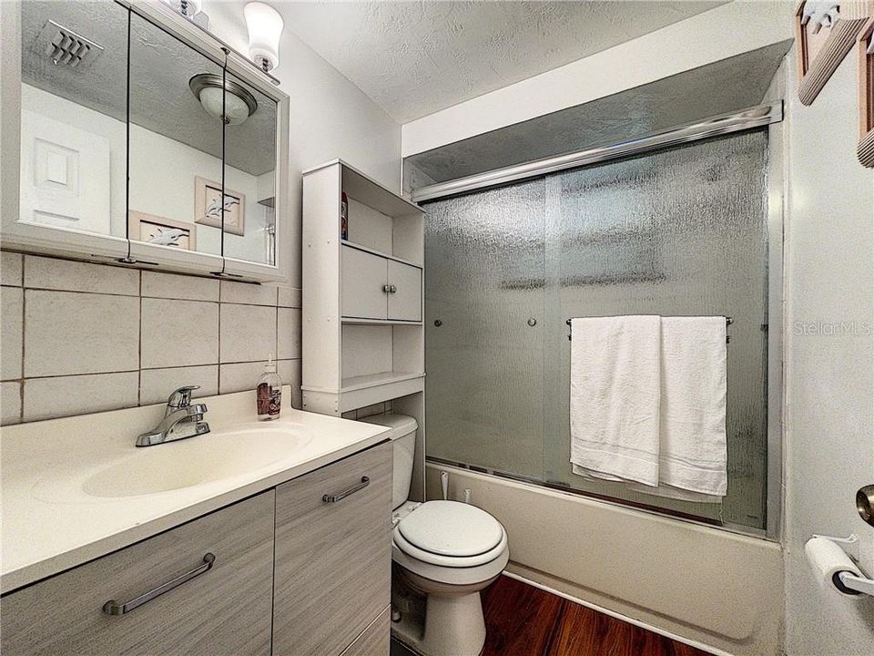 最近售出: $139,000 (2 贝兹, 1 浴室, 1310 平方英尺)