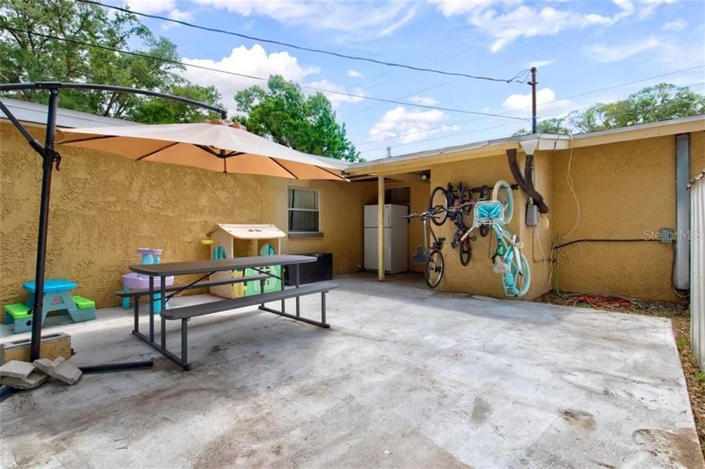Recently Sold: $275,000 (3 beds, 2 baths, 1302 Square Feet)