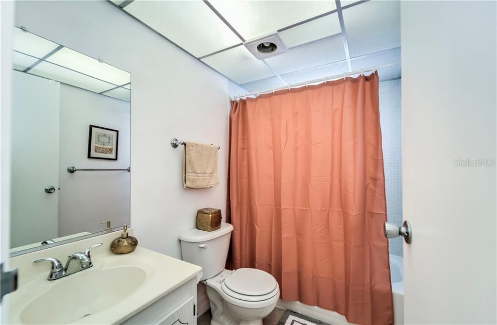 最近售出: $74,900 (2 贝兹, 2 浴室, 960 平方英尺)