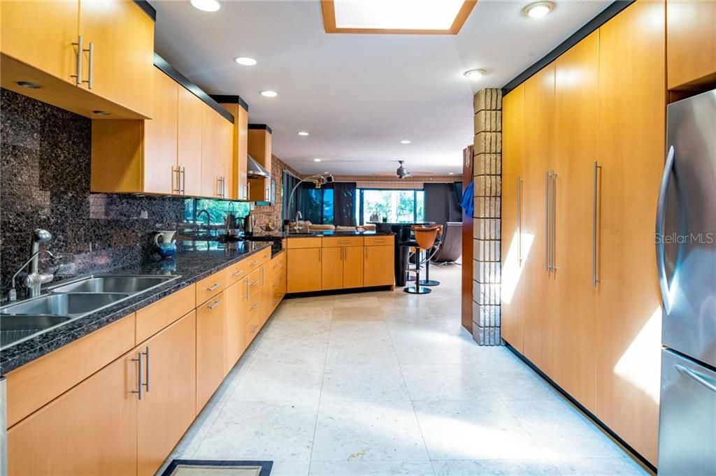 Recently Sold: $1,650,000 (2 beds, 2 baths, 4132 Square Feet)
