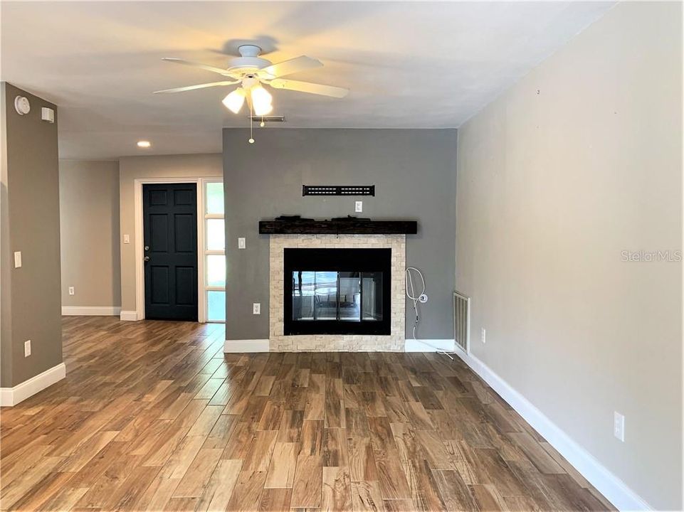 Recently Sold: $375,000 (3 beds, 2 baths, 1648 Square Feet)