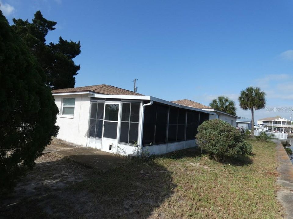 Recently Sold: $330,000 (3 beds, 2 baths, 1353 Square Feet)
