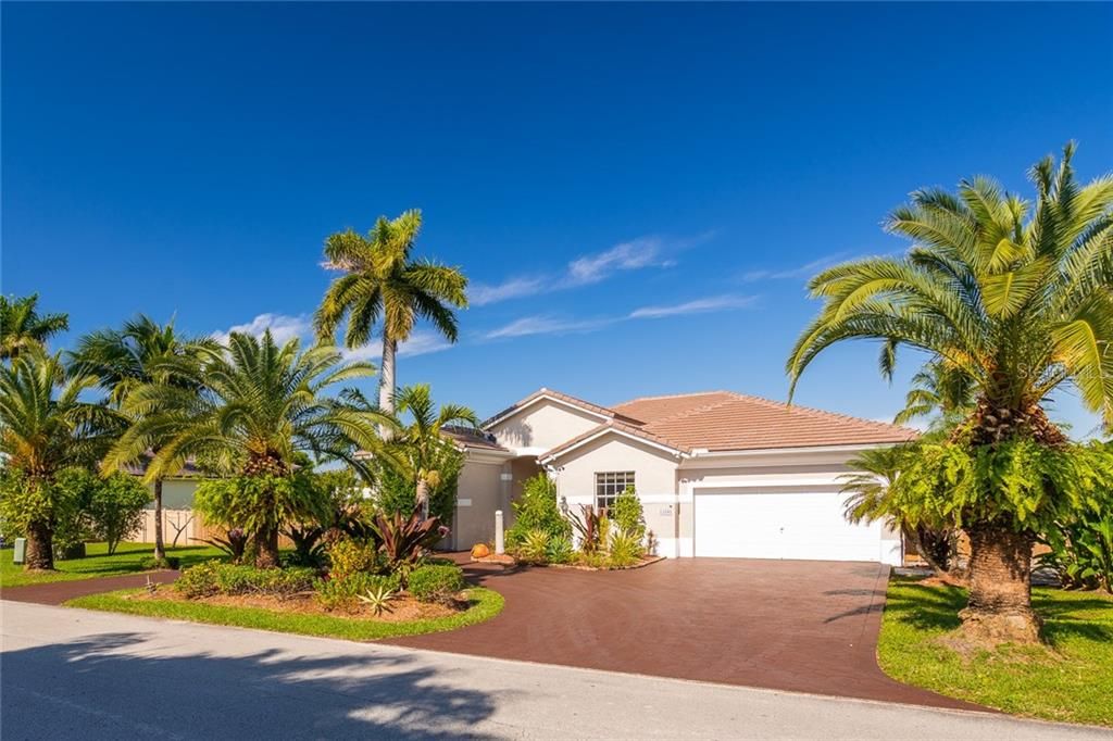 Recently Sold: $833,500 (4 beds, 3 baths, 4487 Square Feet)