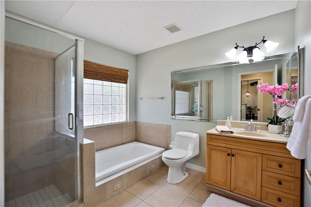 最近售出: $249,900 (3 贝兹, 2 浴室, 1587 平方英尺)