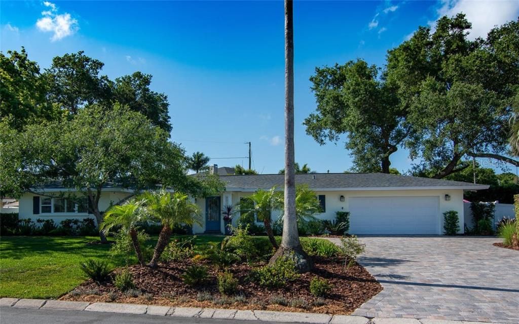 Recently Sold: $798,500 (3 beds, 3 baths, 2255 Square Feet)