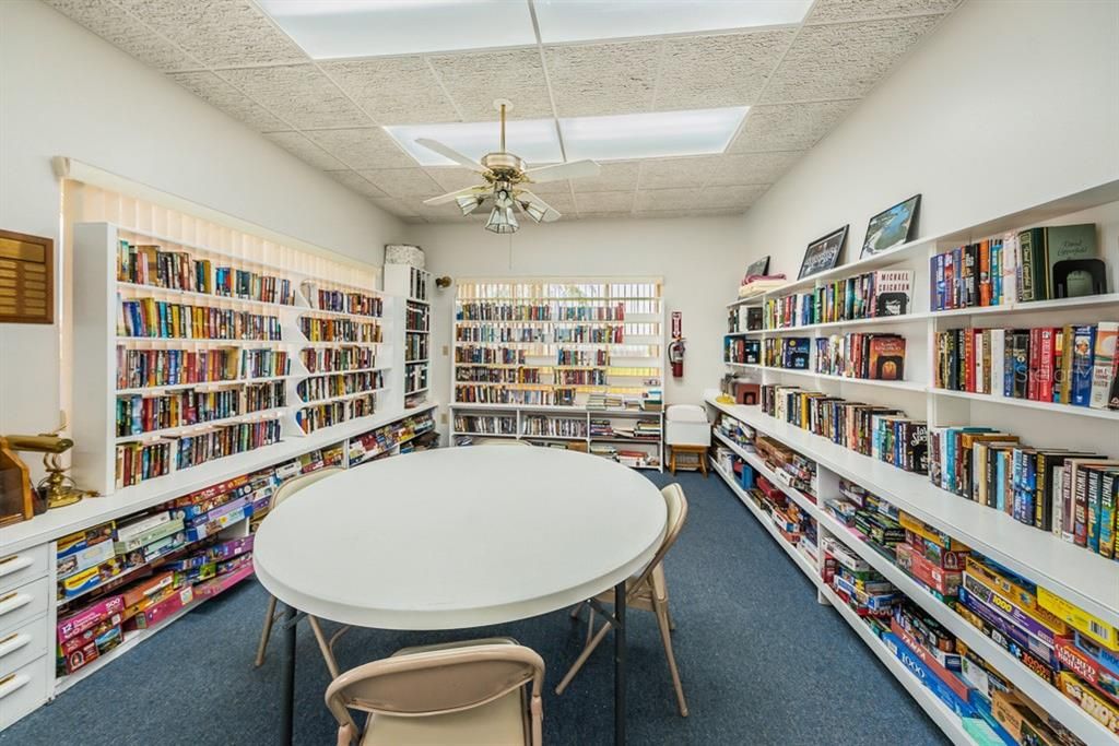 Mainlands Community Clubhouse Library