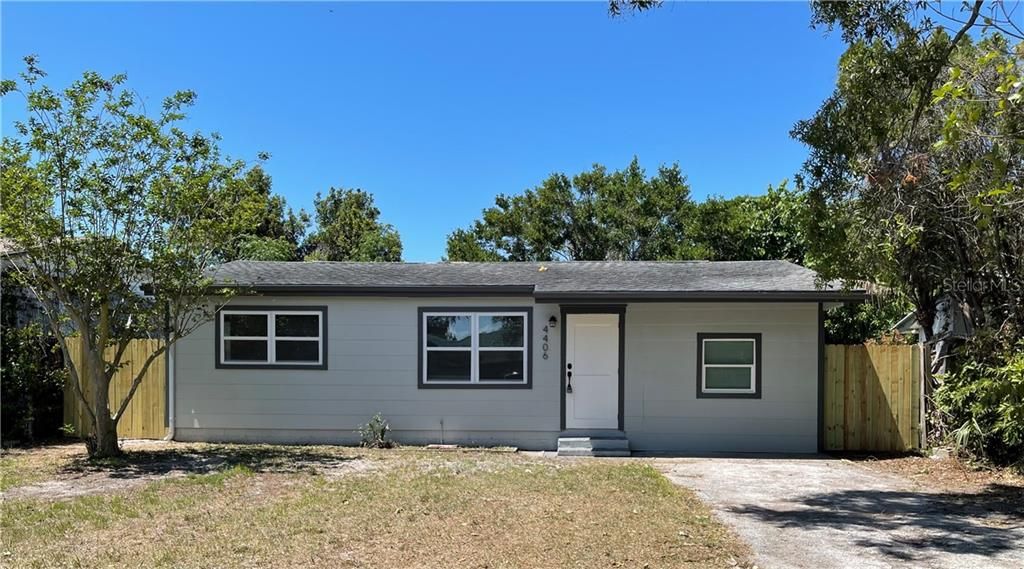 Recently Sold: $229,900 (2 beds, 1 baths, 1018 Square Feet)