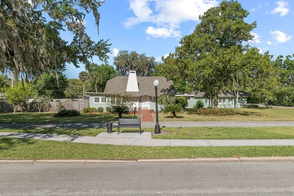 Lily Court - a lovely promenade street with a park-like median.