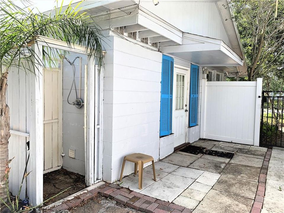 Recently Rented: $1,525 (2 beds, 1 baths, 929 Square Feet)