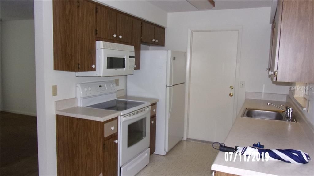 Recently Rented: $1,095 (2 beds, 1 baths, 1088 Square Feet)