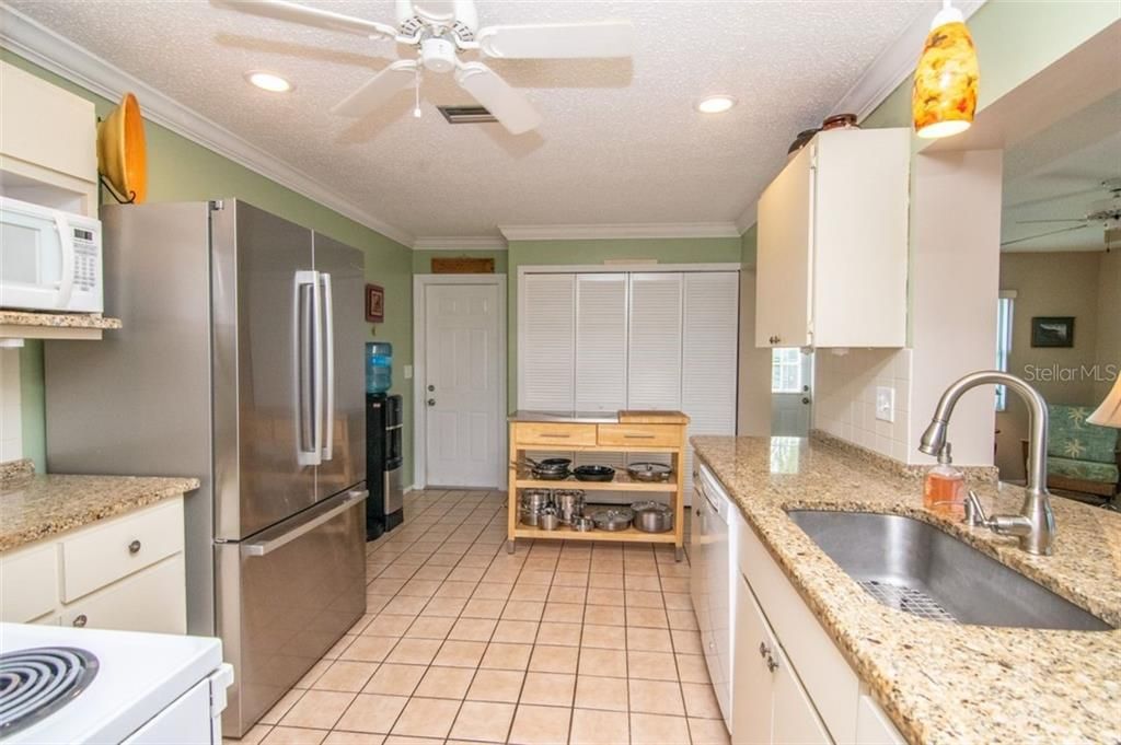 Recently Sold: $269,900 (2 beds, 2 baths, 1649 Square Feet)
