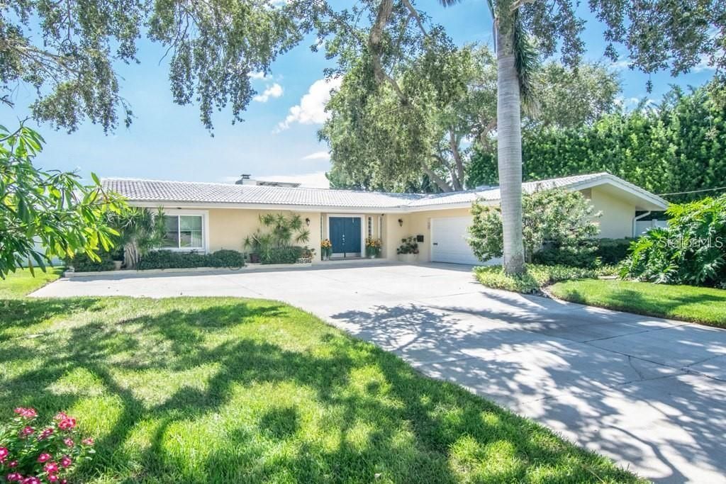 Recently Sold: $1,040,000 (3 beds, 2 baths, 2557 Square Feet)