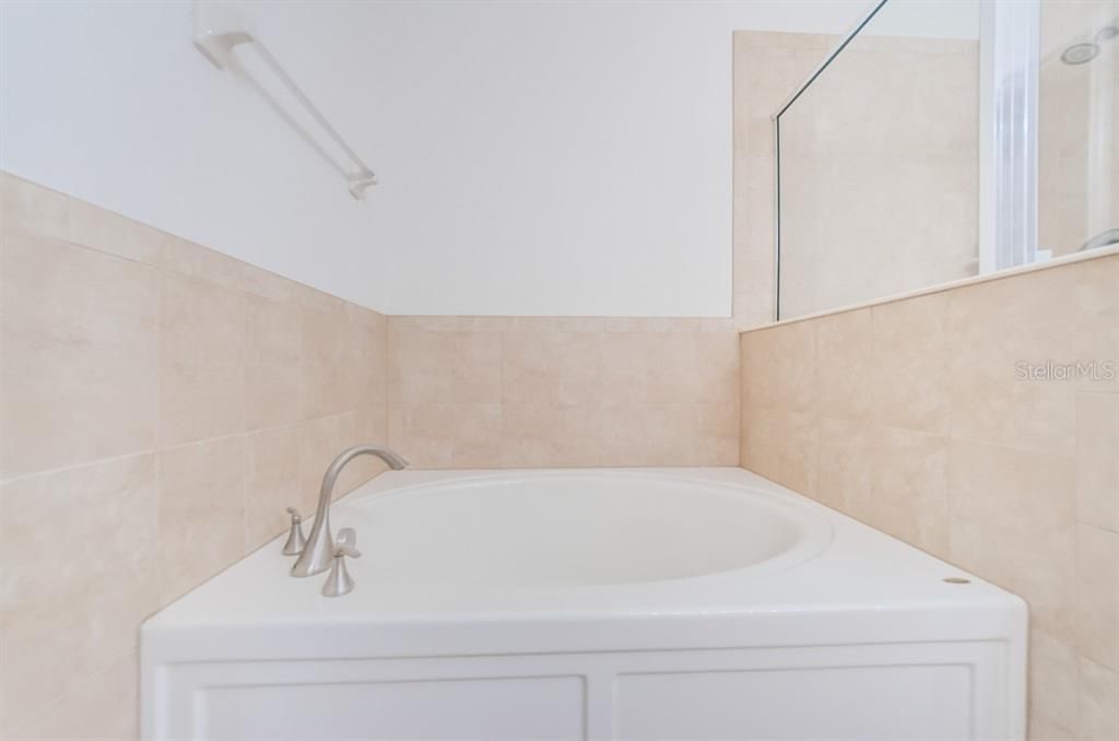 最近售出: $229,000 (3 贝兹, 2 浴室, 1494 平方英尺)