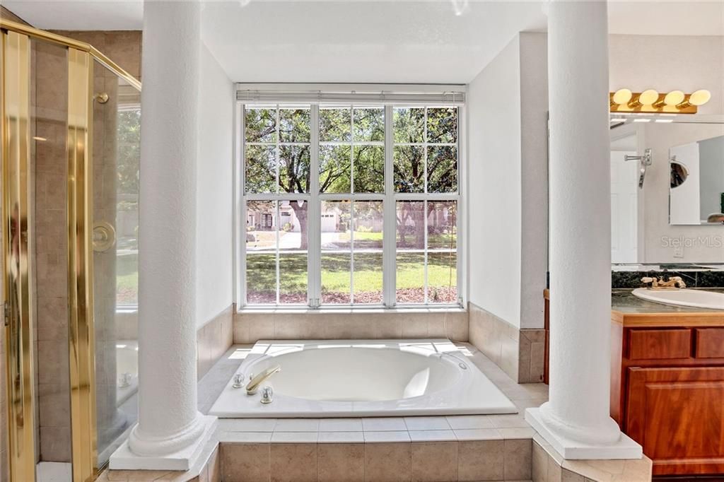 最近售出: $419,900 (5 贝兹, 3 浴室, 3004 平方英尺)