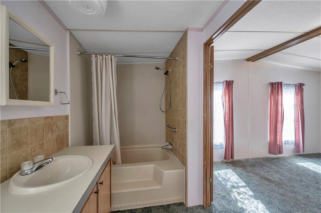 Недавно продано: $90,000 (2 спален, 2 ванн, 960 Квадратных фут)