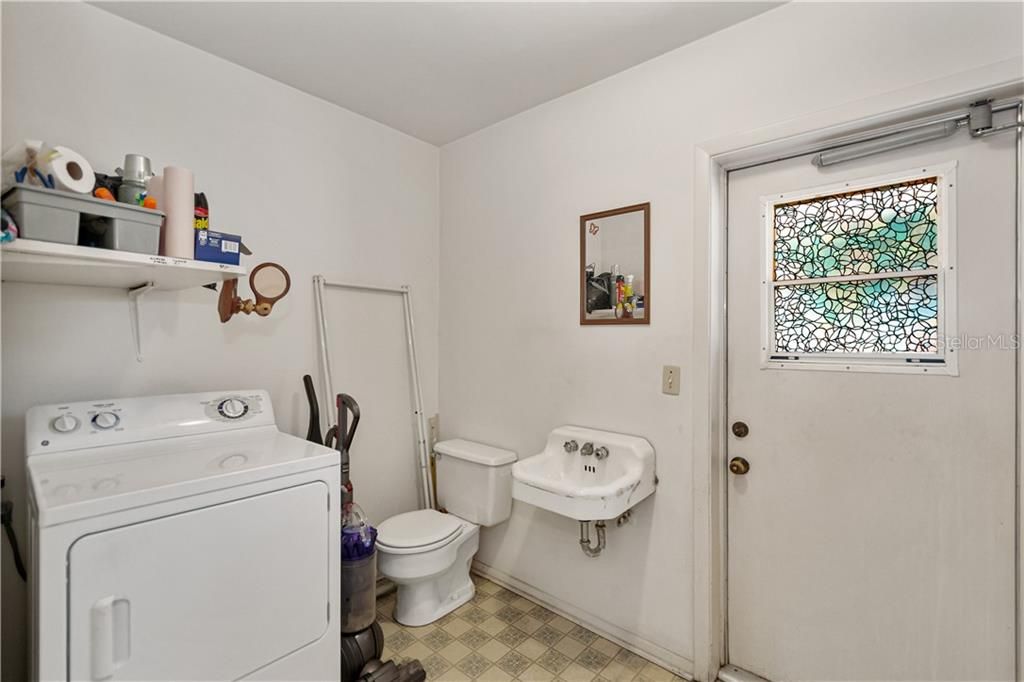 最近售出: $200,000 (3 贝兹, 1 浴室, 1140 平方英尺)