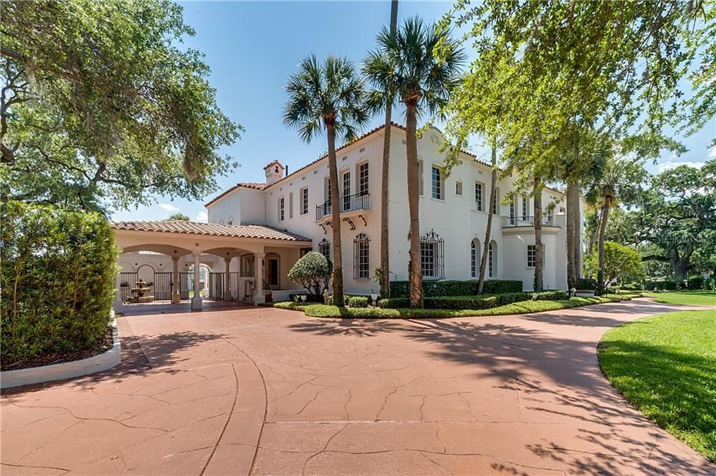 Recently Sold: $3,850,000 (7 beds, 5 baths, 9114 Square Feet)