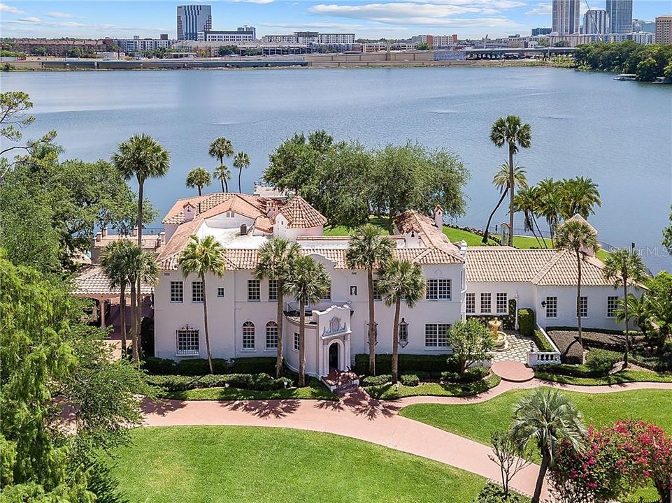 Recently Sold: $3,850,000 (7 beds, 5 baths, 9114 Square Feet)