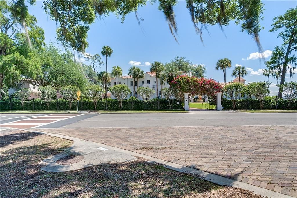 Recently Sold: $3,850,000 (7 beds, 5 baths, 9114 Square Feet)