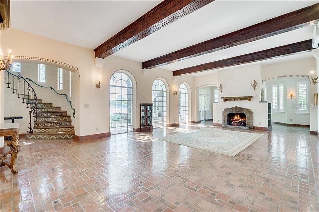 Recently Sold: $3,850,000 (7 beds, 5 baths, 9114 Square Feet)