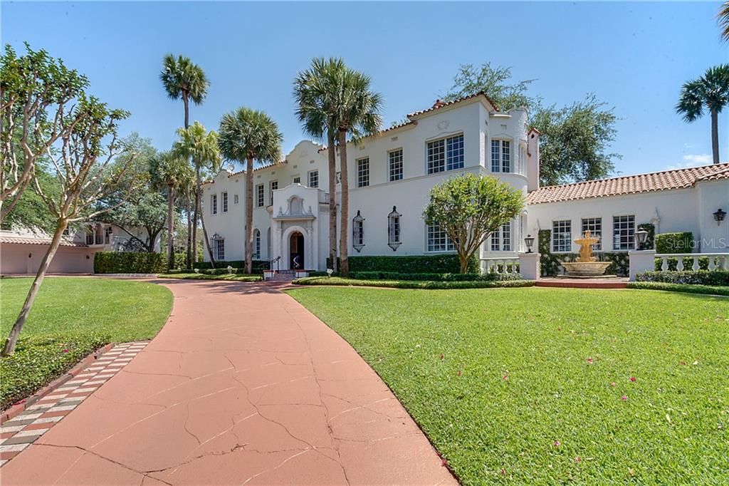 Recently Sold: $3,850,000 (7 beds, 5 baths, 9114 Square Feet)