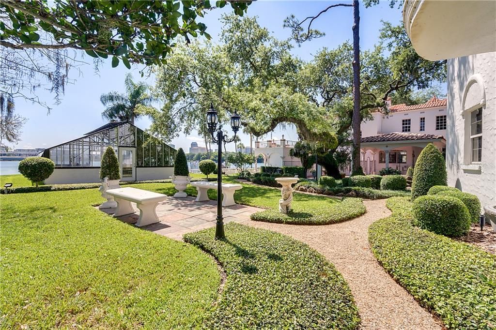 Recently Sold: $3,850,000 (7 beds, 5 baths, 9114 Square Feet)