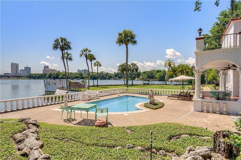 Recently Sold: $3,850,000 (7 beds, 5 baths, 9114 Square Feet)