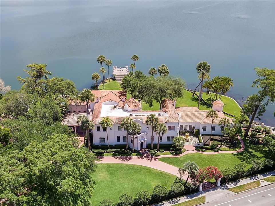 Recently Sold: $3,850,000 (7 beds, 5 baths, 9114 Square Feet)