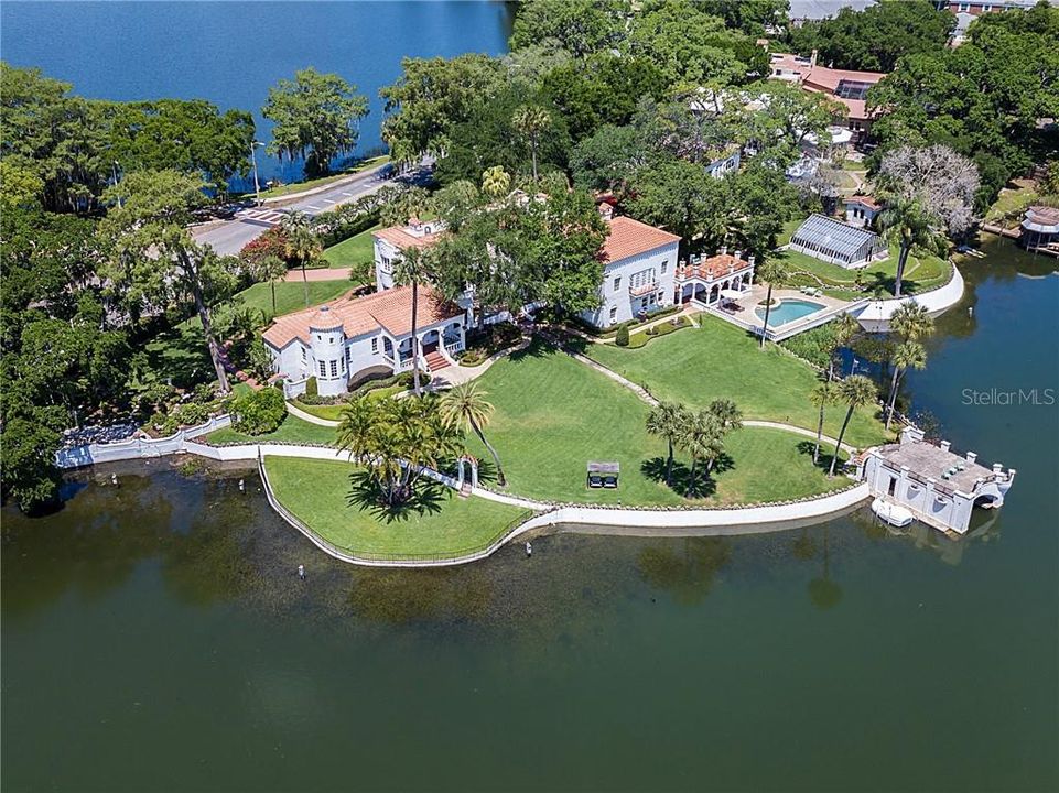 Recently Sold: $3,850,000 (7 beds, 5 baths, 9114 Square Feet)