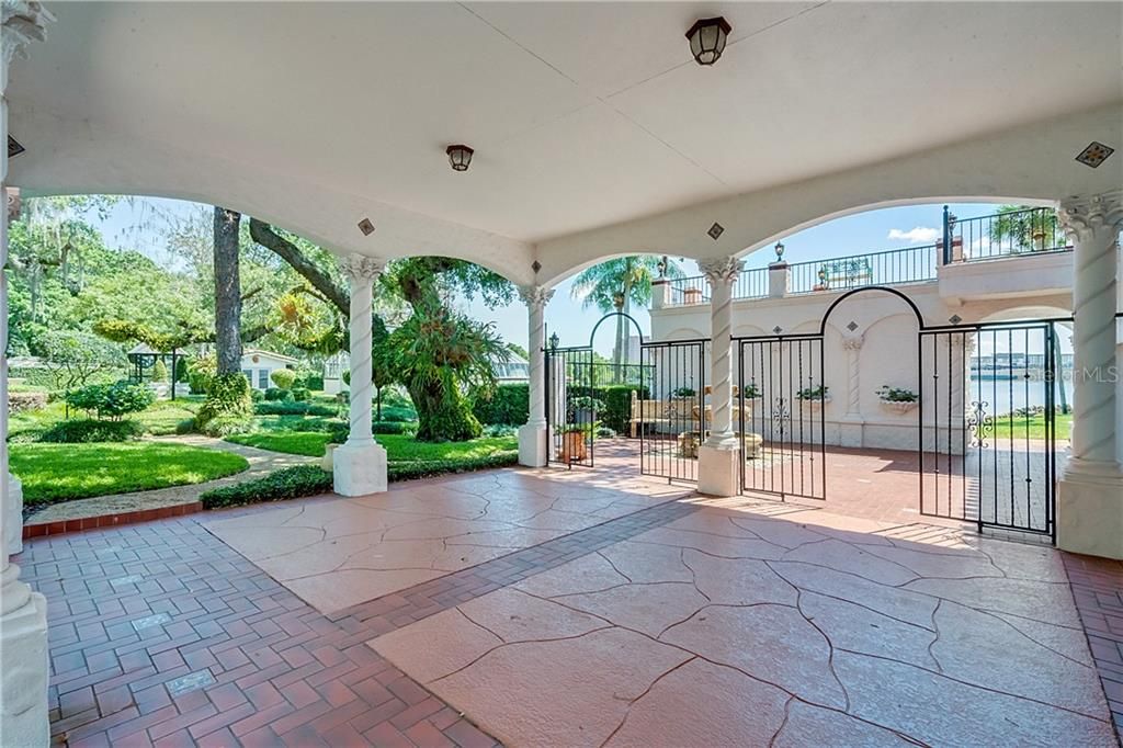 Recently Sold: $3,850,000 (7 beds, 5 baths, 9114 Square Feet)