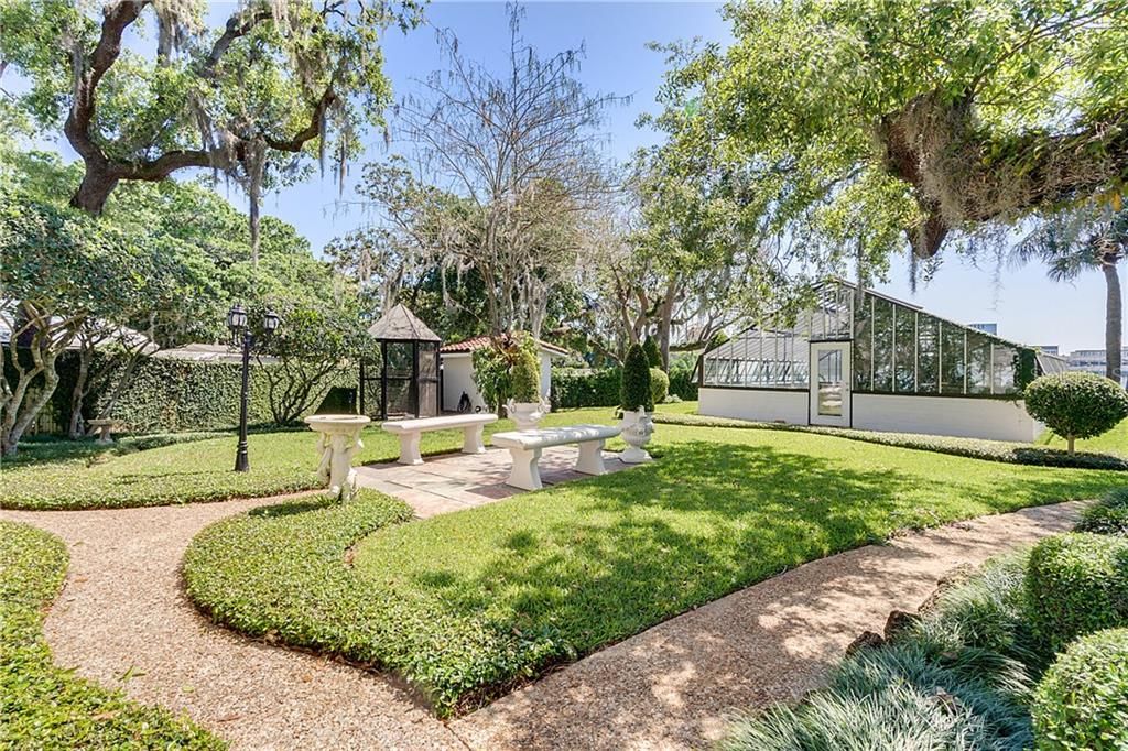 Recently Sold: $3,850,000 (7 beds, 5 baths, 9114 Square Feet)