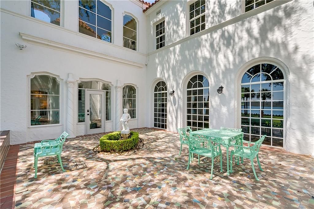 Recently Sold: $3,850,000 (7 beds, 5 baths, 9114 Square Feet)