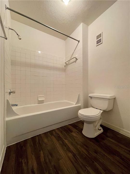 最近售出: $115,000 (2 贝兹, 2 浴室, 1080 平方英尺)