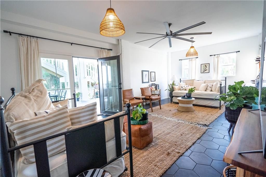 Recently Sold: $410,000 (3 beds, 2 baths, 1064 Square Feet)