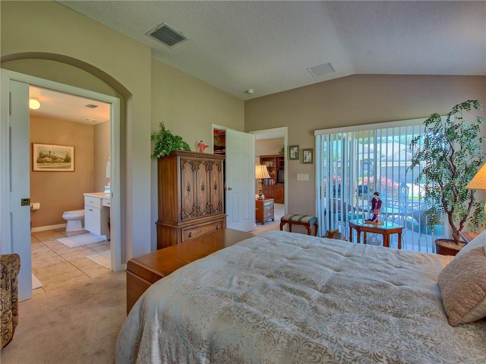 Walk-in closet and en suite bath!