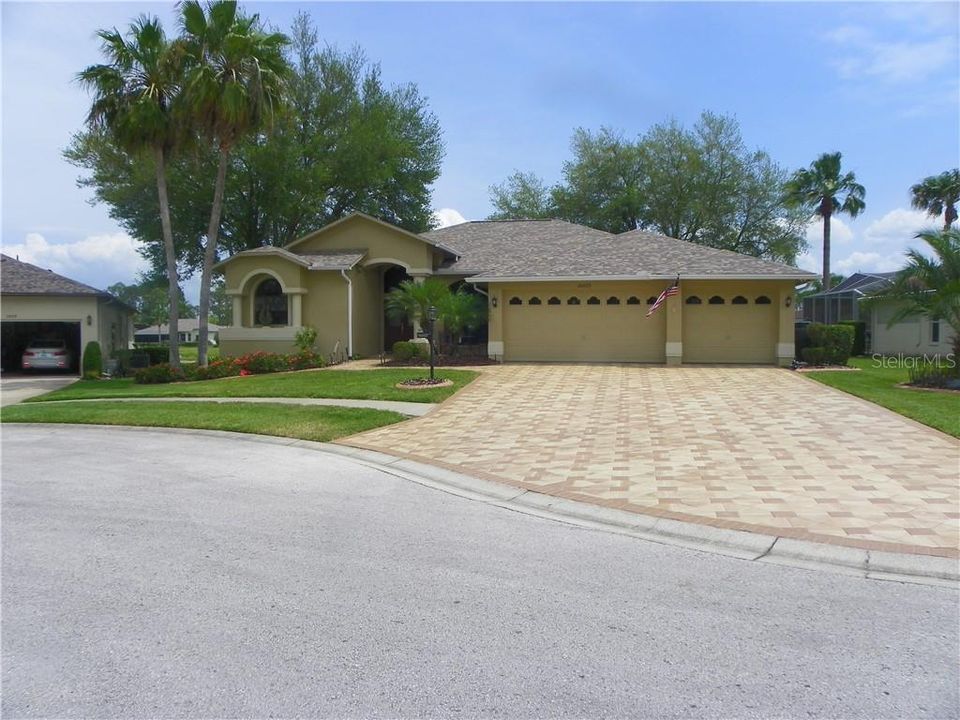 Recently Sold: $375,000 (3 beds, 3 baths, 2472 Square Feet)
