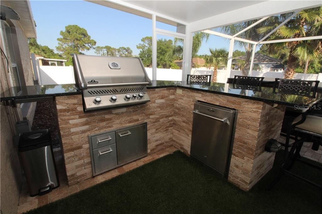 Outdoor Kitchen.... Nice size bar area with granite counter tops...
