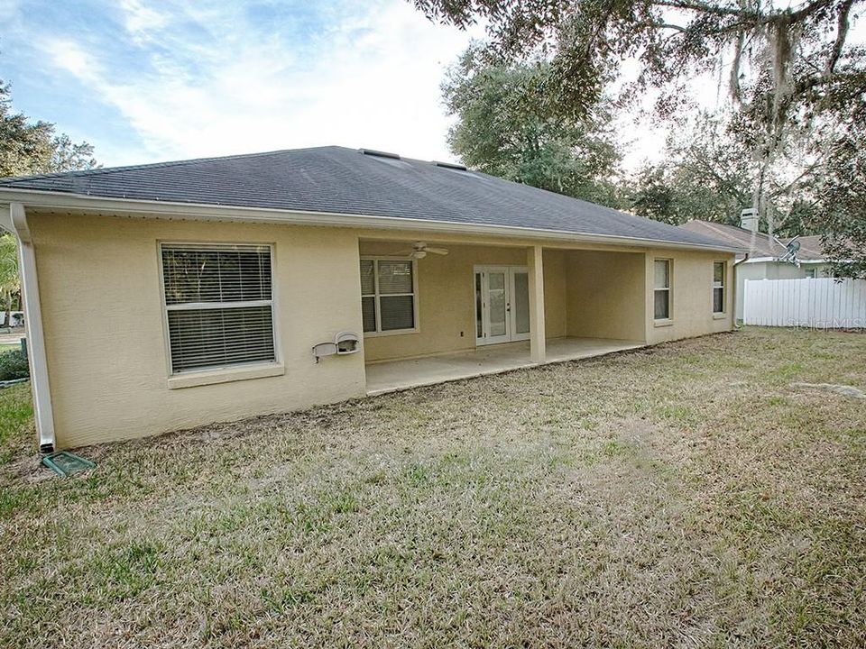 Recently Rented: $1,700 (3 beds, 2 baths, 1979 Square Feet)