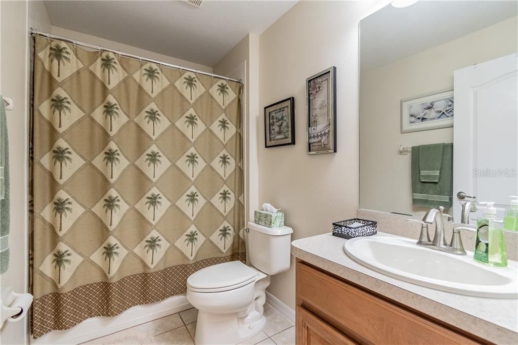最近售出: $210,000 (3 贝兹, 2 浴室, 1354 平方英尺)