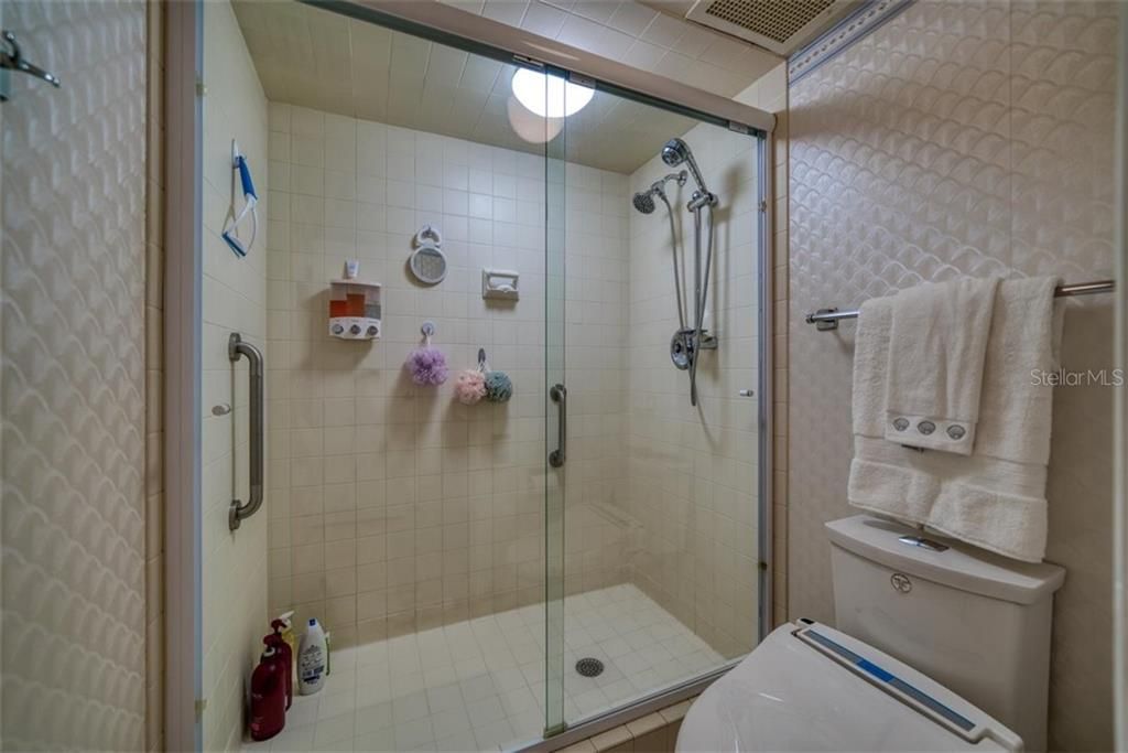 Недавно продано: $798,000 (2 спален, 2 ванн, 1670 Квадратных фут)