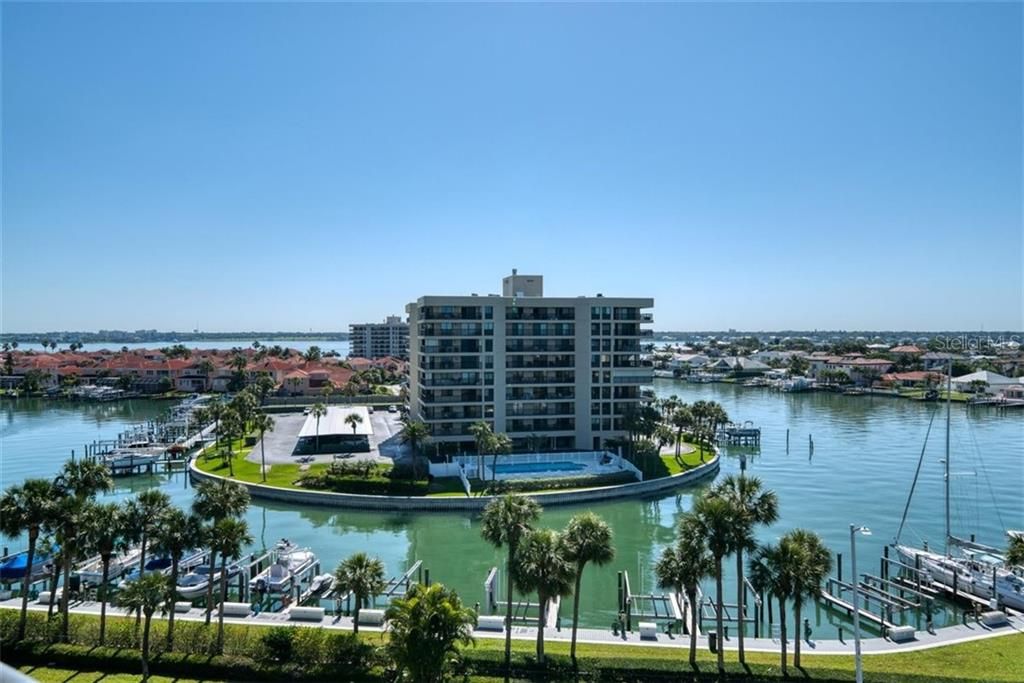 Recently Sold: $798,000 (2 beds, 2 baths, 1670 Square Feet)